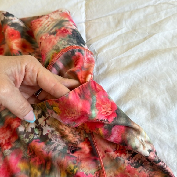 Athleta Salutation Stash Pocket Shorts in Pink Floral 🌸 SPORTS BRA IS SEPARATE - Picture 2 of 7